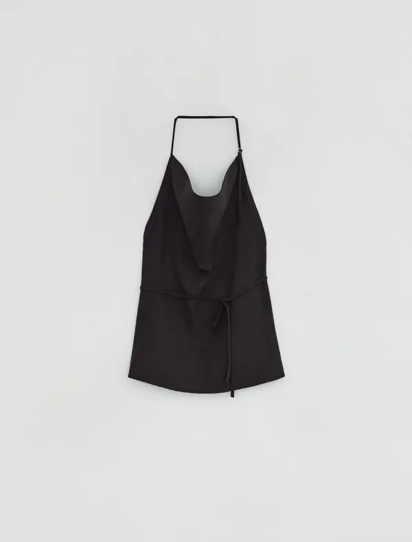 [6월 23일 예약배송] STRAP DRAPE HALTER TOP [BLACK]