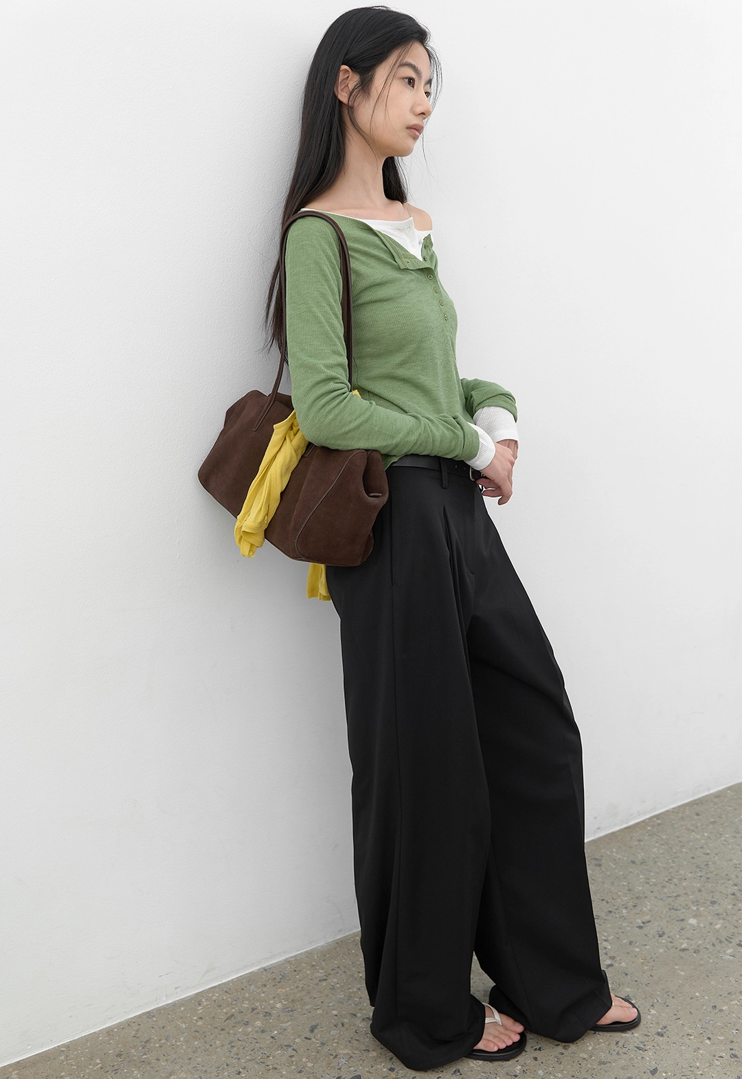 아뜰리에 나인 (T-7283)AN SOFT HENLEY NECK LONG SLEEVELESS TOP 상품 이미지 3