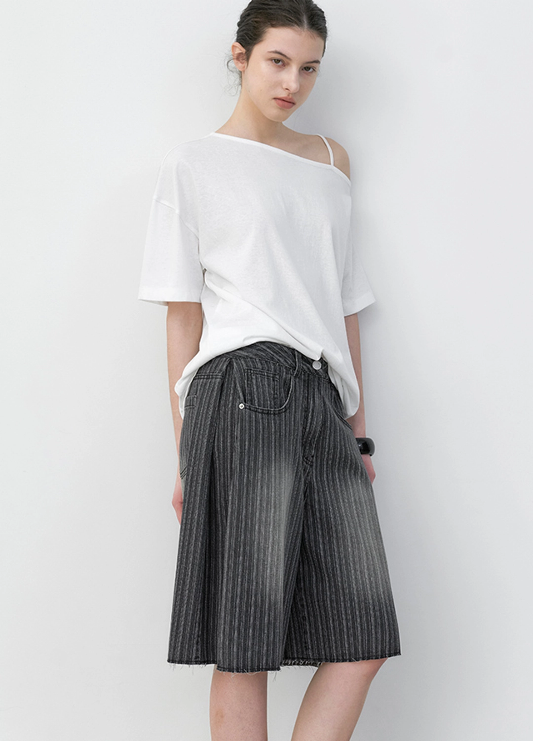 아뜰리에 나인 (T-7219) ONE-OFF SHOULDER BOXY TEE 상품 이미지 3