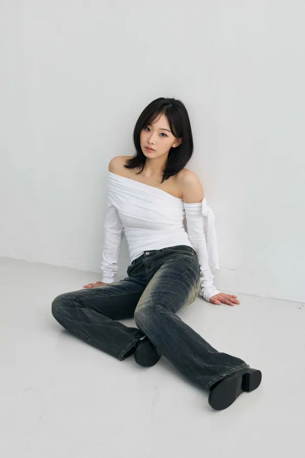 RIEN ONE-SHOULDER SHIRRING TOP / WHITE