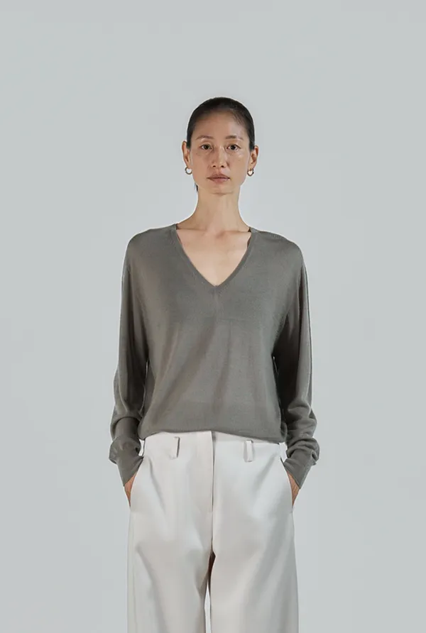 ESSENCIAL V NECK KNIT TOP ( SHADOW GREEN )