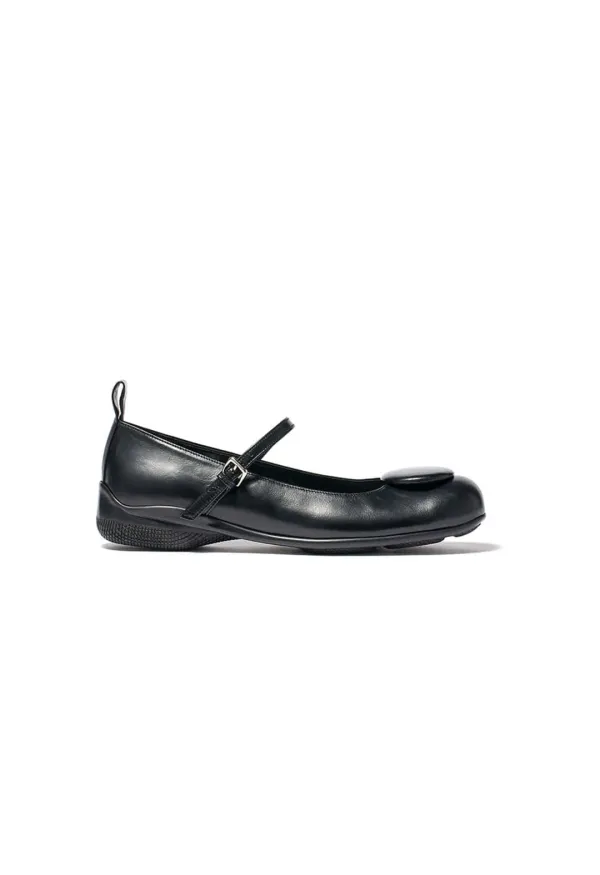 BADGE APPLIQUÉ BALLET FLATS, BLACK