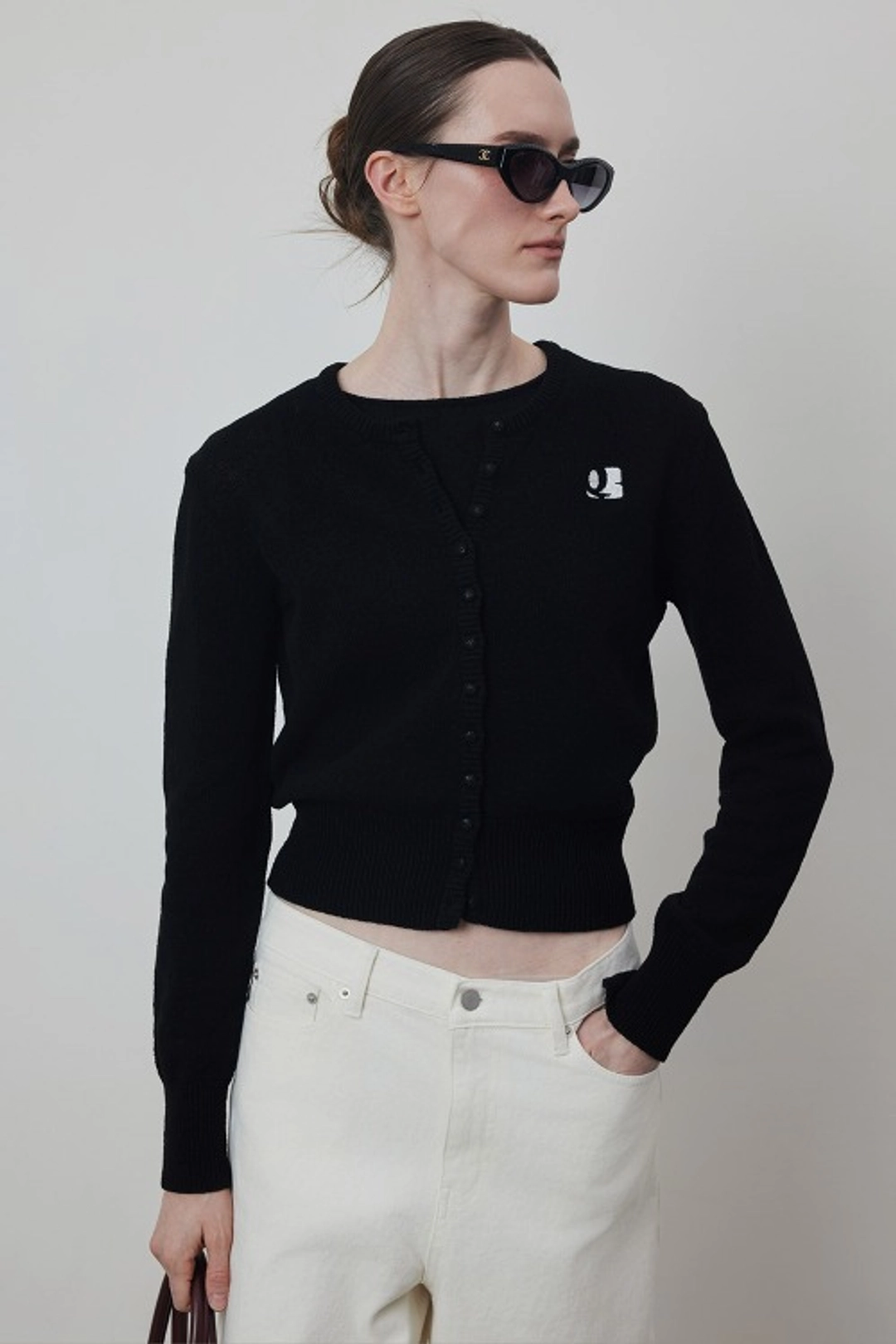 퀸스래빗 Embroidery Round Neck Cotton Knit Cardigan 상품 이미지 2