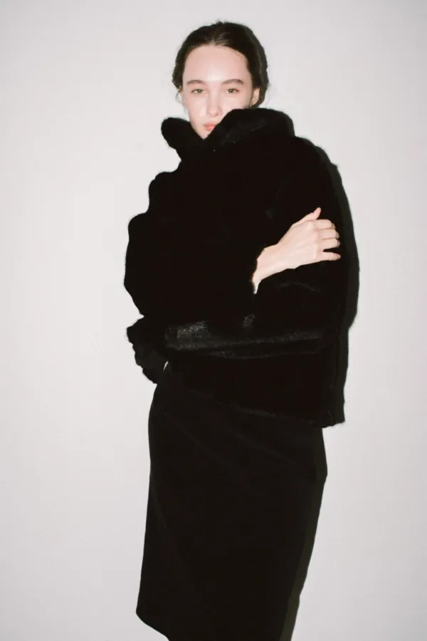VOLUME HIGH NECK FAUX FUR JACKET [ BLACK ]