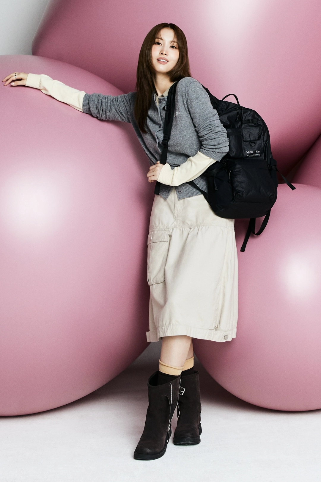 마뗑킴 CASHMERE BLENDED CUTLINE ROUND CARDIGAN IN GREY 상품 이미지 1