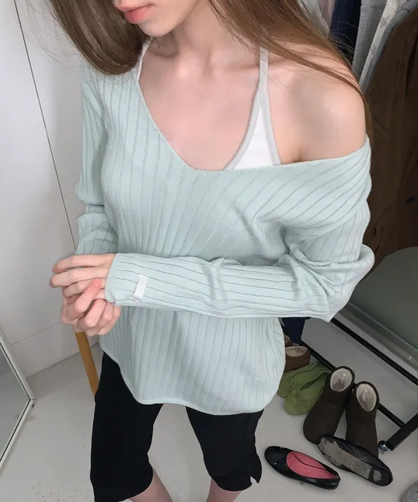 [SET-UP SALE] Letters V-Neck Ribbed Knit + Letters Contrast-Trim Halter Top