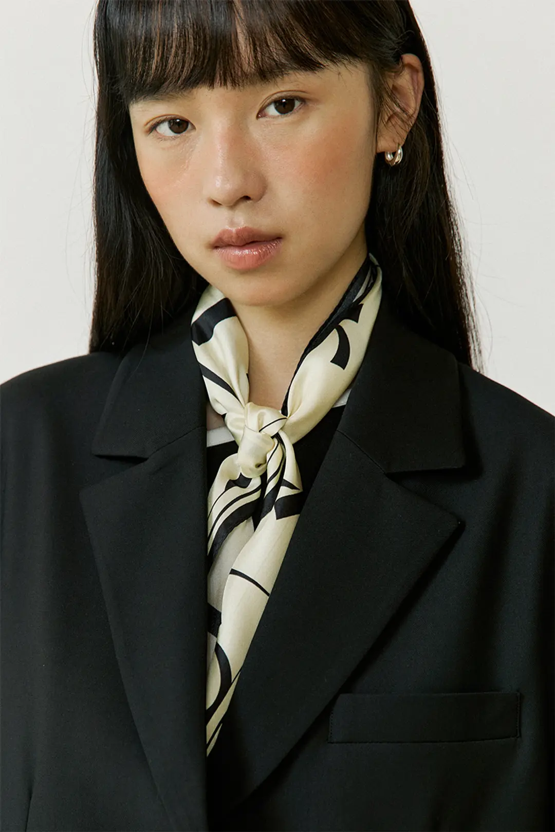 루시르주 Lucir zu Silk Diamond Scarf (ivory) 상품 이미지 2