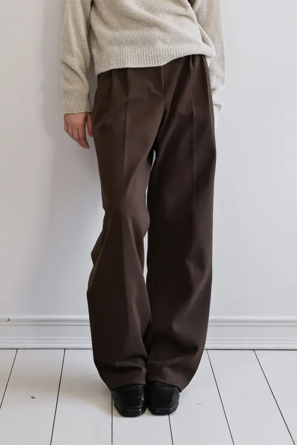 Modest slacks (brown)