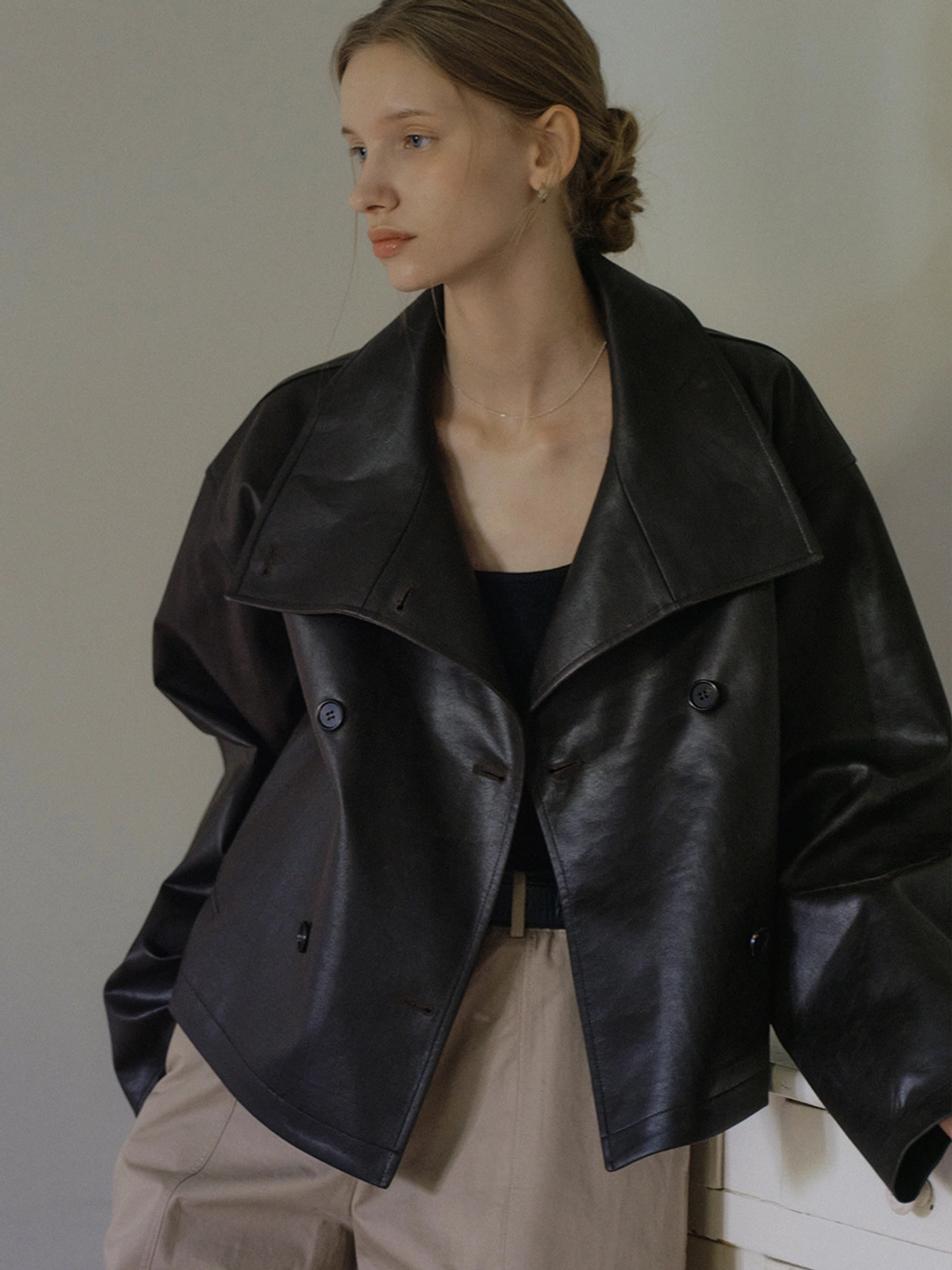 아워코모스 comos 1547 high-neck leather half coat (brown) 상품 이미지 1