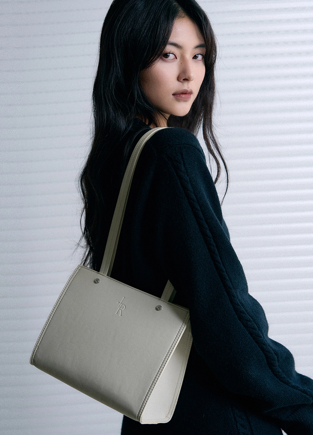 레더리 볼티드 스퀘어 숄더백 / 미니 [IVORY SOAP] 상품 이미지 2