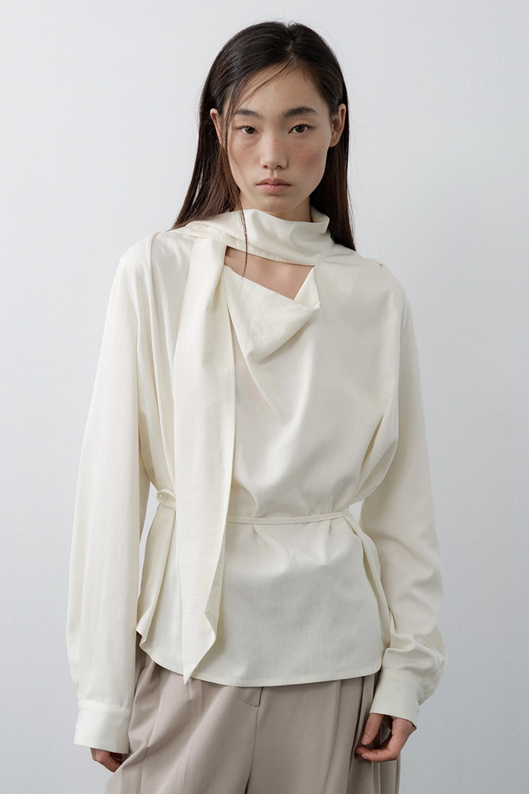 루시르주 Scarf Cowl Neck Blouse (Cream) 상품 이미지 1