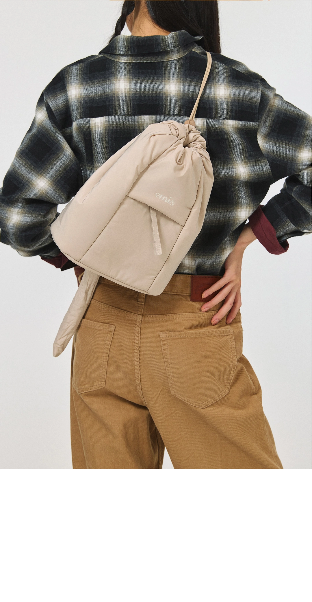 이미스 PADDED ZIP POCKET SLING BAG-BEIGE 상품 이미지 2