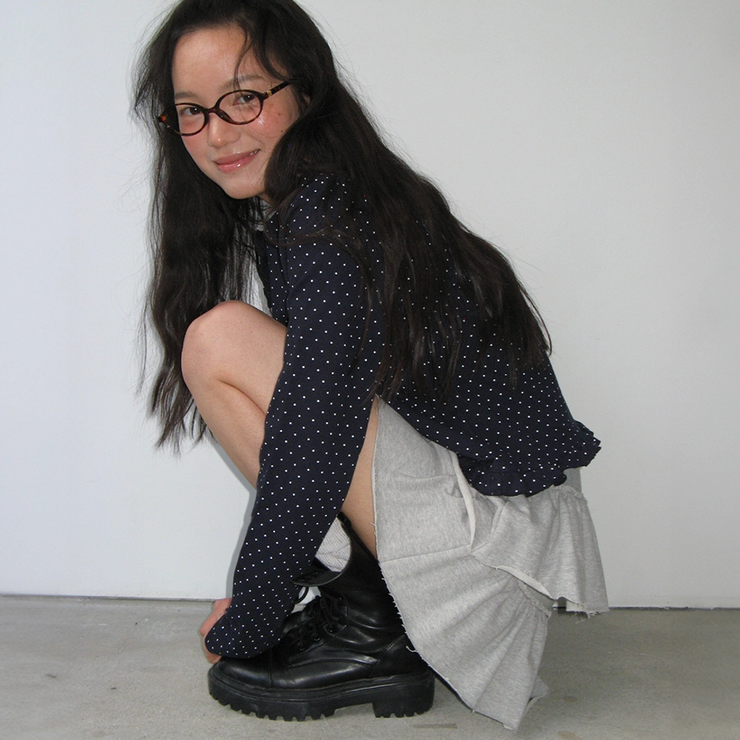 론론 DOT RUFFLE LONG SLEEVE T SHIRT NAVY 상품 이미지 1