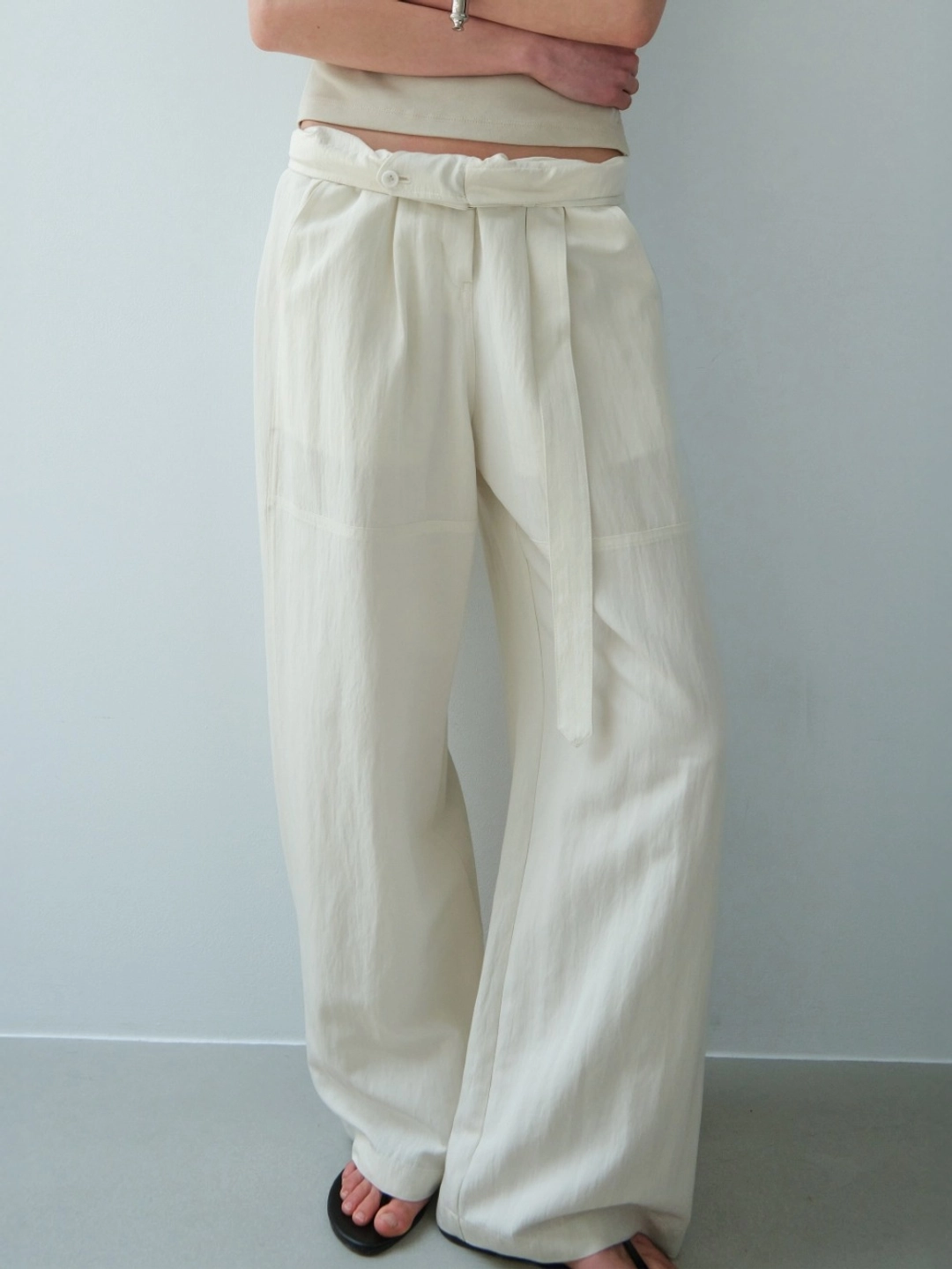 로우클래식 [S : 5/26 예약배송] Wide-Fit Belted Pants_Ivory 상품 이미지 2