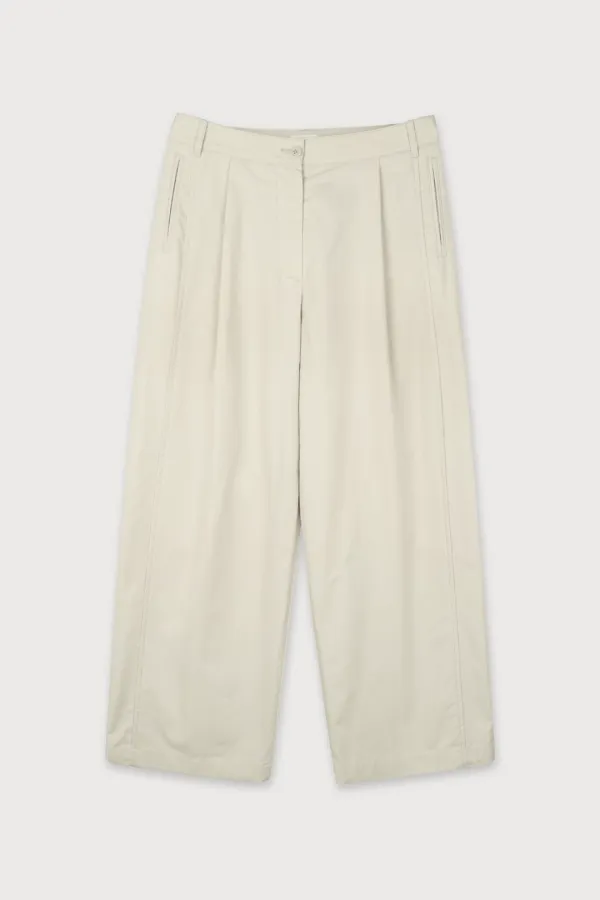 ONE TUCKED WIDE PANTS