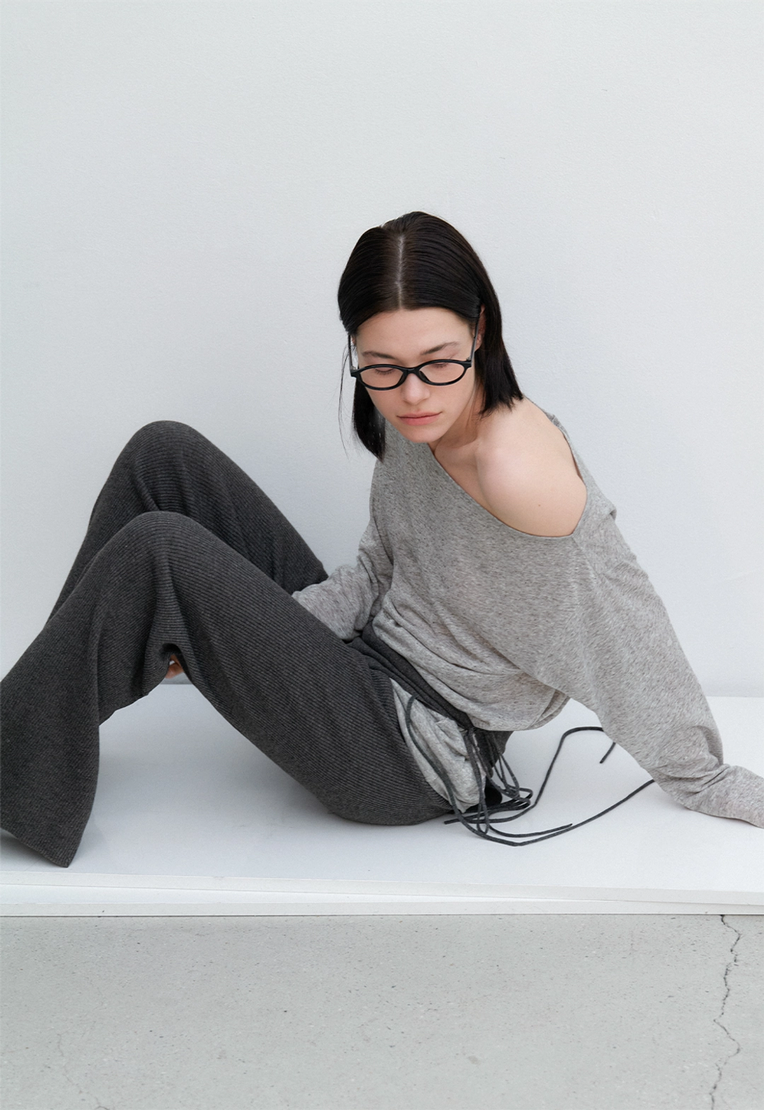 아뜰리에 나인 (T-7174)AN OVER FIT ONE SHOULDER TEE 상품 이미지 2