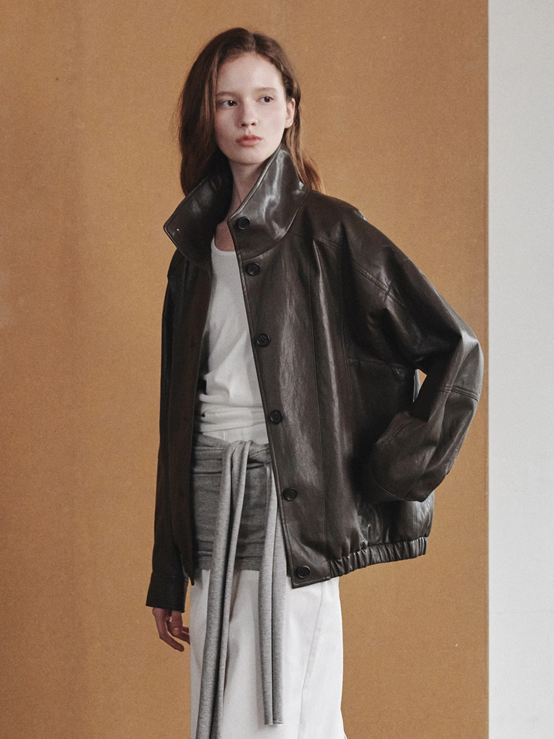 오스트카카 High-Neck Leather Blouson Jumper Brown 상품 이미지 1