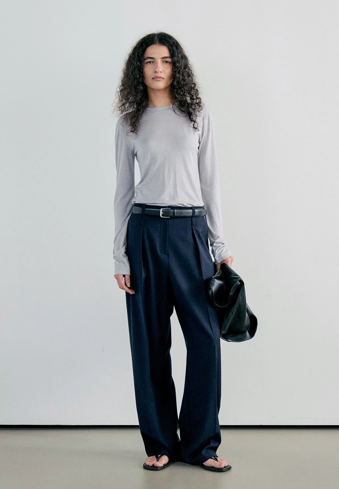 노티아 WOOL STRAIGHT ONE TUCK PANTS - DEEP NAVY 상품 이미지 1
