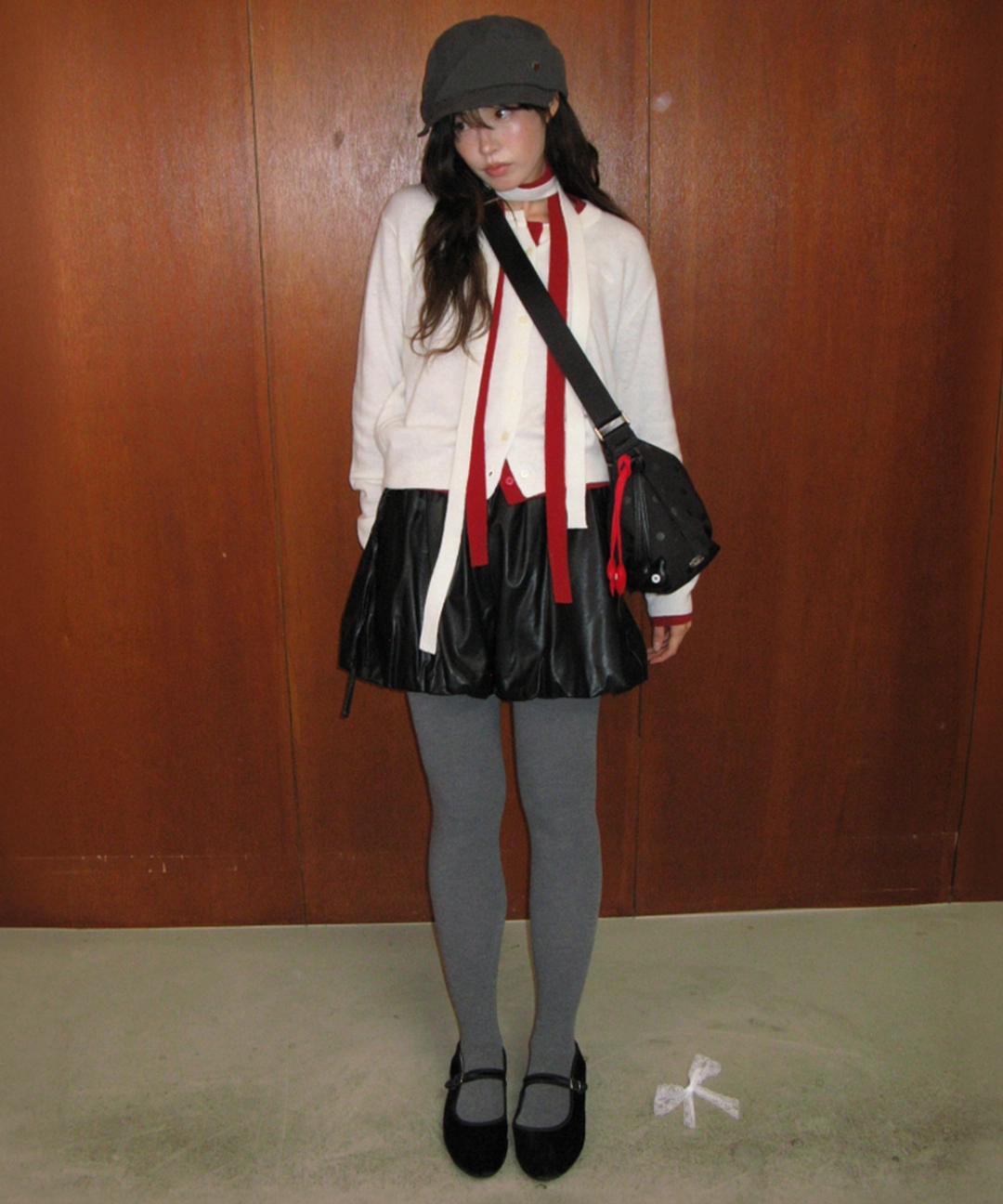 론론 DRAWSTRING BALLOON SHORTS LEATHER BLACK 상품 이미지 1