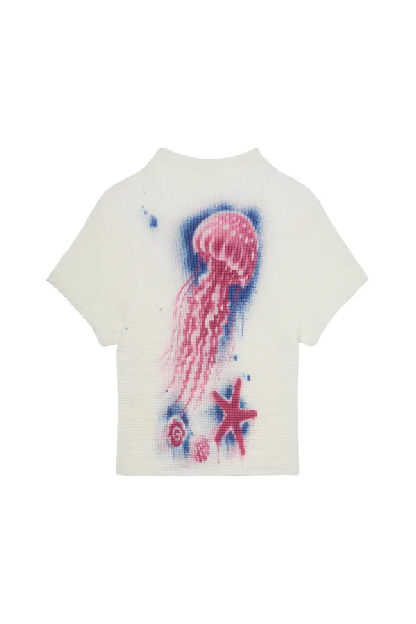 PLEATED GRAPHIC T-SHIRT IN WHITE