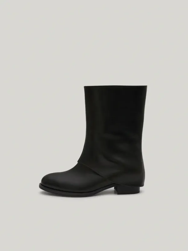 CAPE MIDDLE BOOTS (SOFT BLACK)