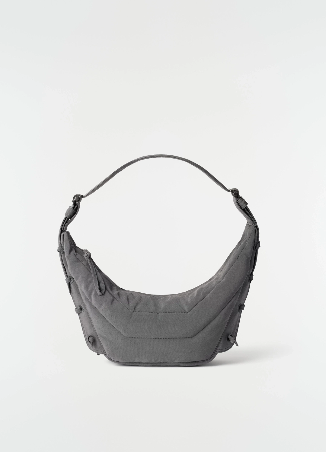 르메르 SMALL SOFT GAME BAG IN NYLON CANVAS 상품 이미지 1