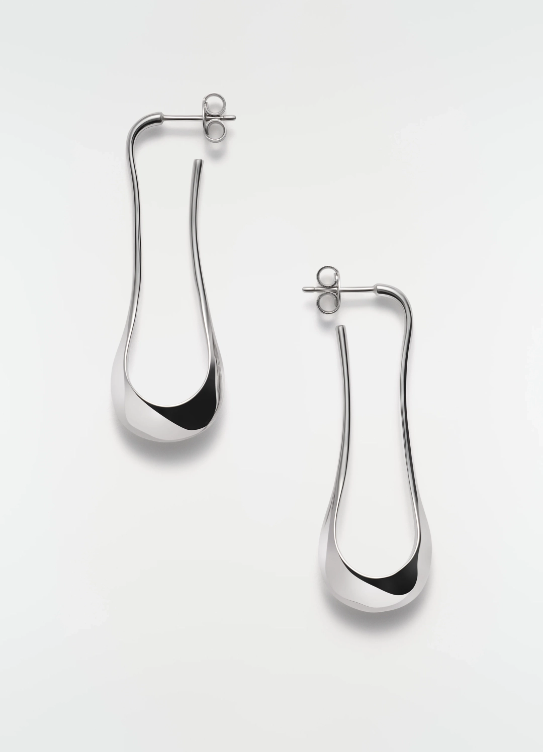 르메르 SHORT DROP EARRINGS IN SILVER 상품 이미지 1