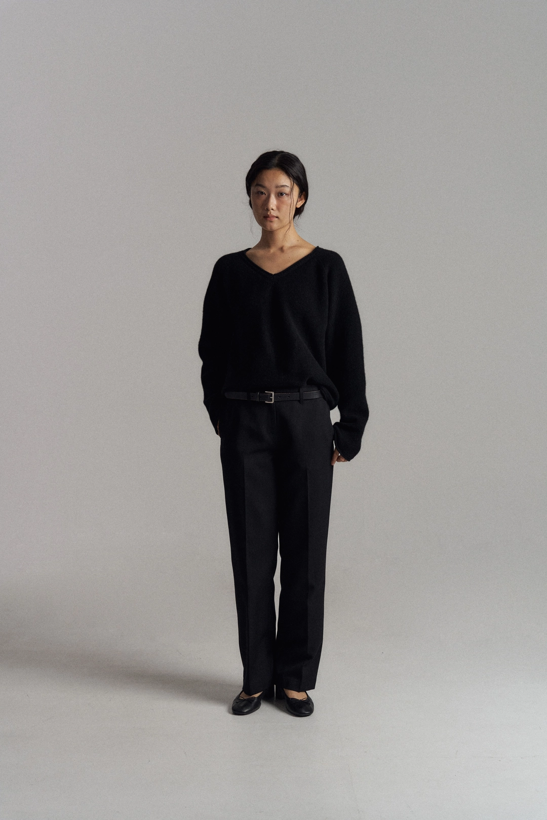 블로어 V-Neck Cashmere Pullover (Black) 상품 이미지 1
