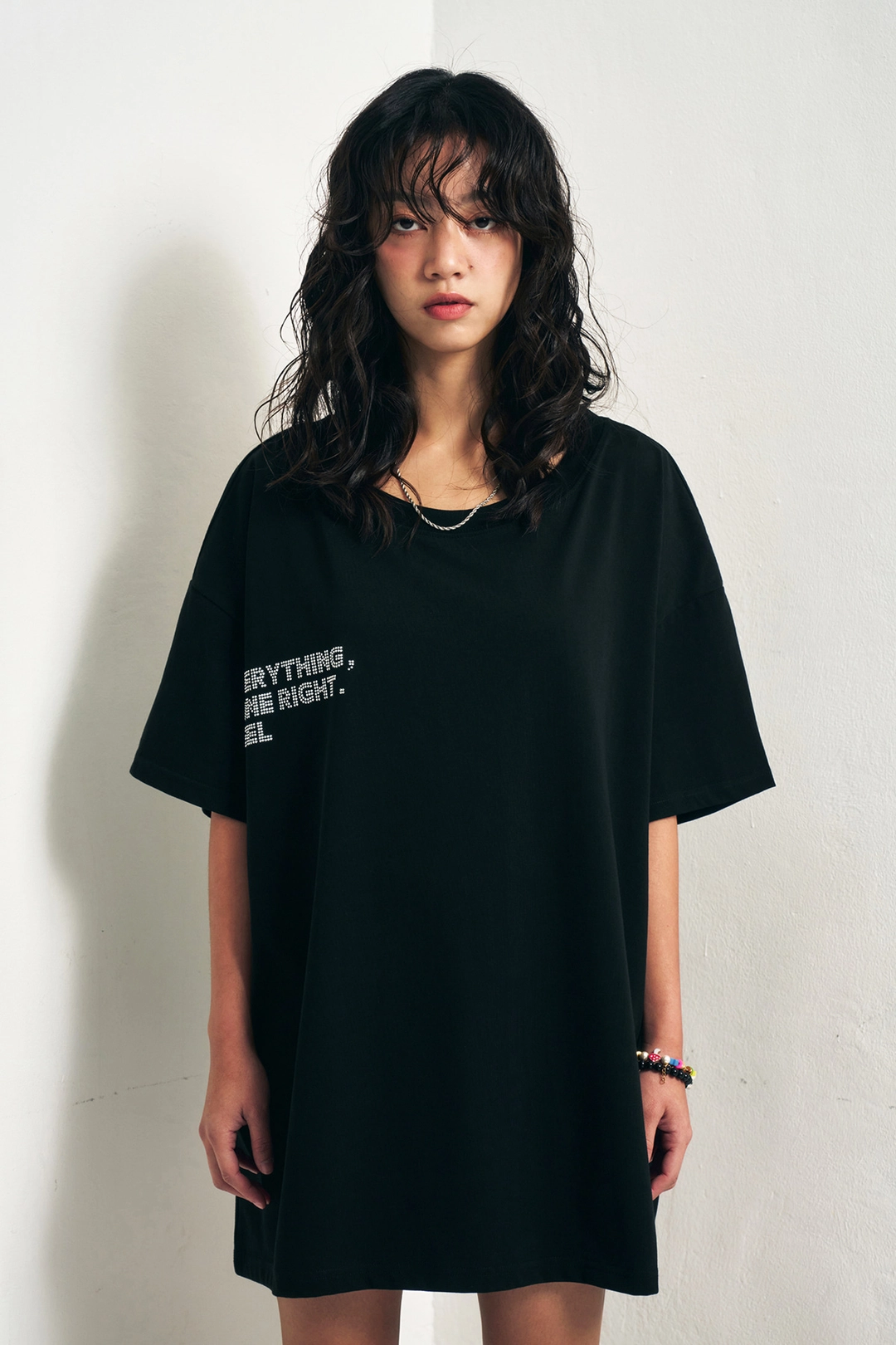 와이이이엘 Y. STUDDED OVERSIZED T-SHIRT BLACK 상품 이미지 2