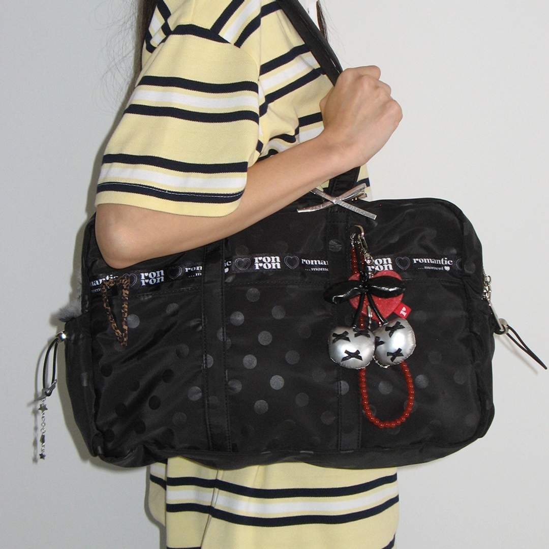 론론 MINIMAL SLOUCHY DUFFLE BAG BLACK DOT 상품 이미지 2