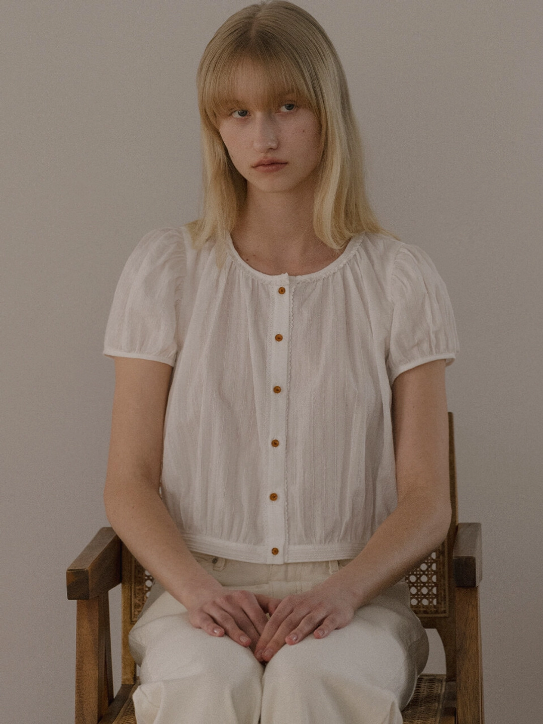 노운베러 Lace-tuck puff blouse [KNSS04BL05]_Ivory 상품 이미지 2