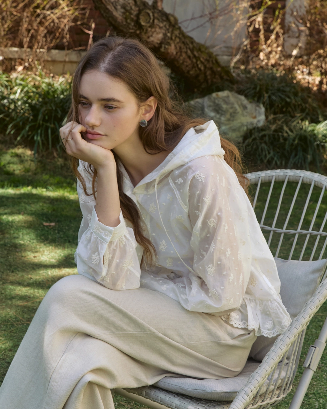 어다울 Flower jacquard see through hood - cream 상품 이미지 2