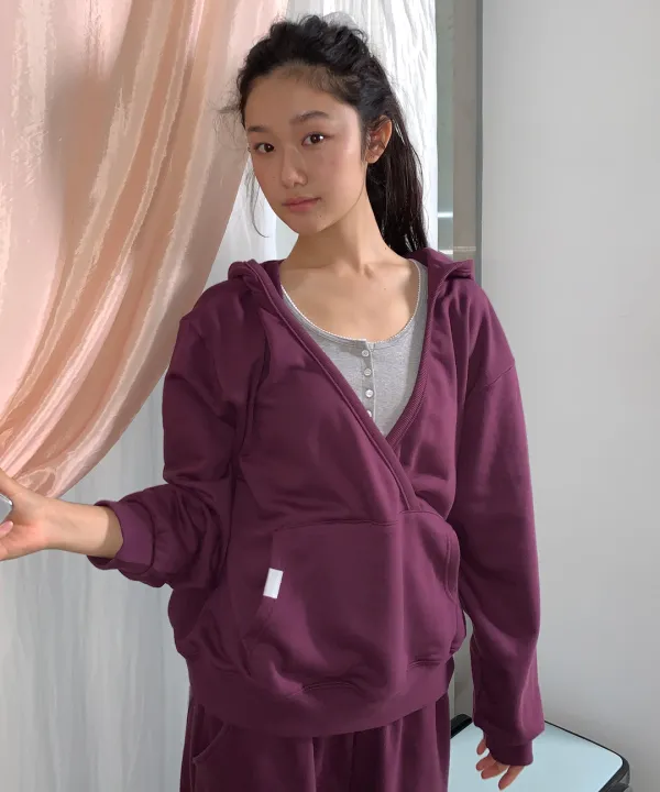 [10/26 순차배송][SET-UP SALE] Letters Muse V-Neck Hoodie Set + Letters Button Lace Sleeveless Top