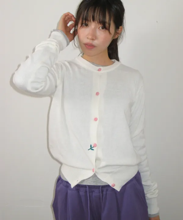 [10/2 순차배송] FLOWER BUTTON EMBROIDERY POINT CARDIGAN IVORY