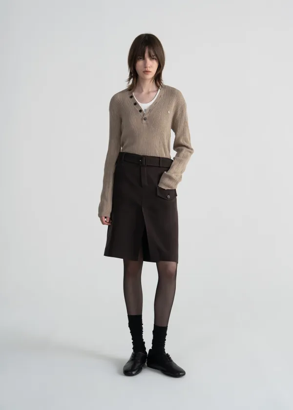 LOW-RISE BELTED SLIT SKIRT - DARK BROWN