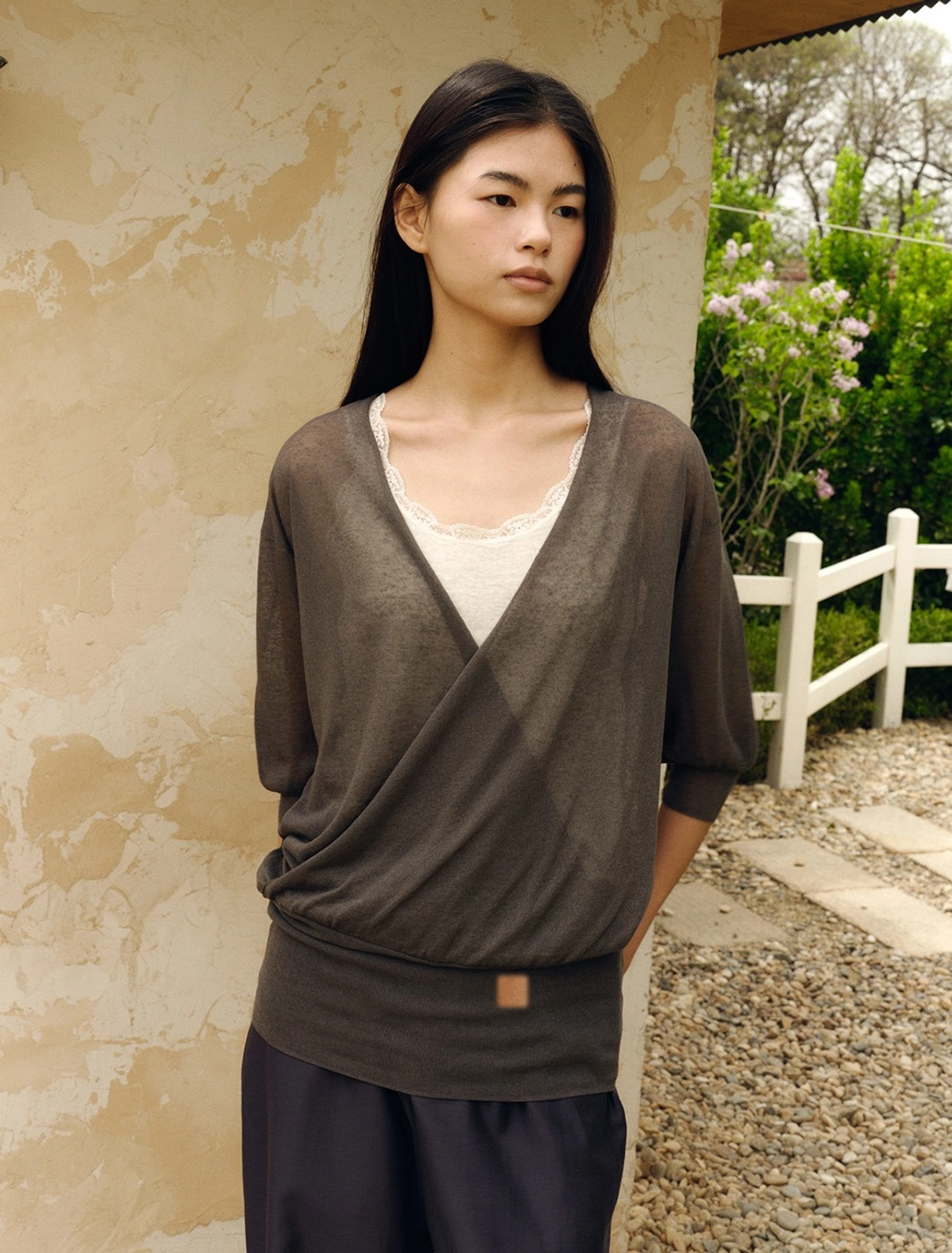 솔티페블 SHEER WRAP KNIT TOP [CHARCOAL] 상품 이미지 1