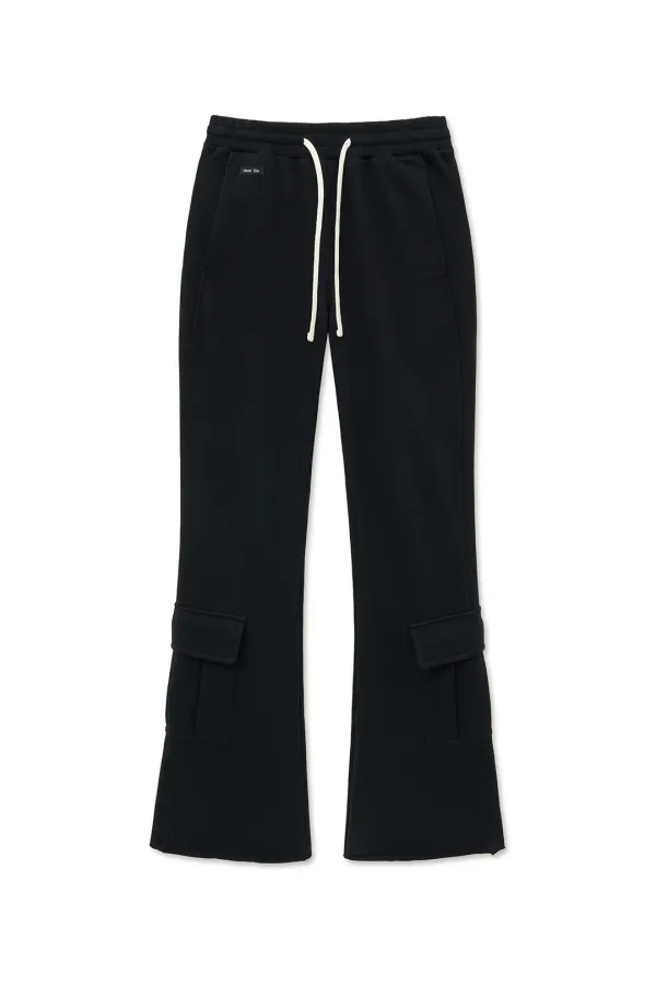 BOOTS CUT SLIM CARGO SWEATPANTS IN BLACK