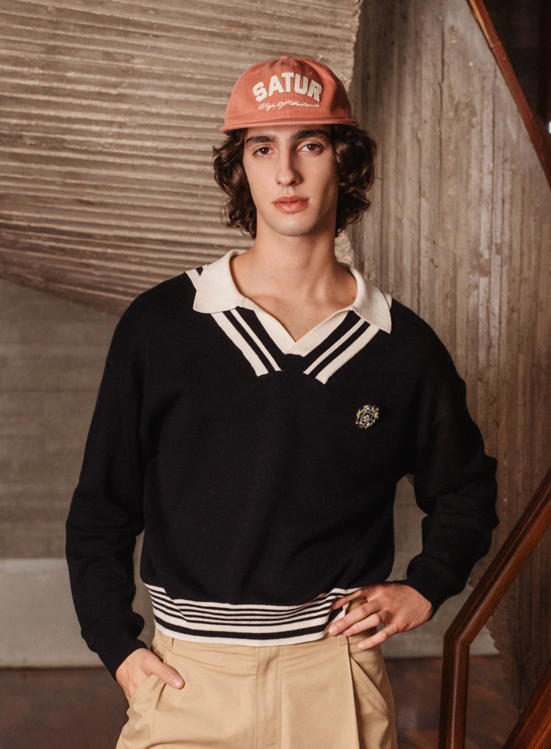 세터 Crest Logo Open Collar Knit - Black 상품 이미지 2