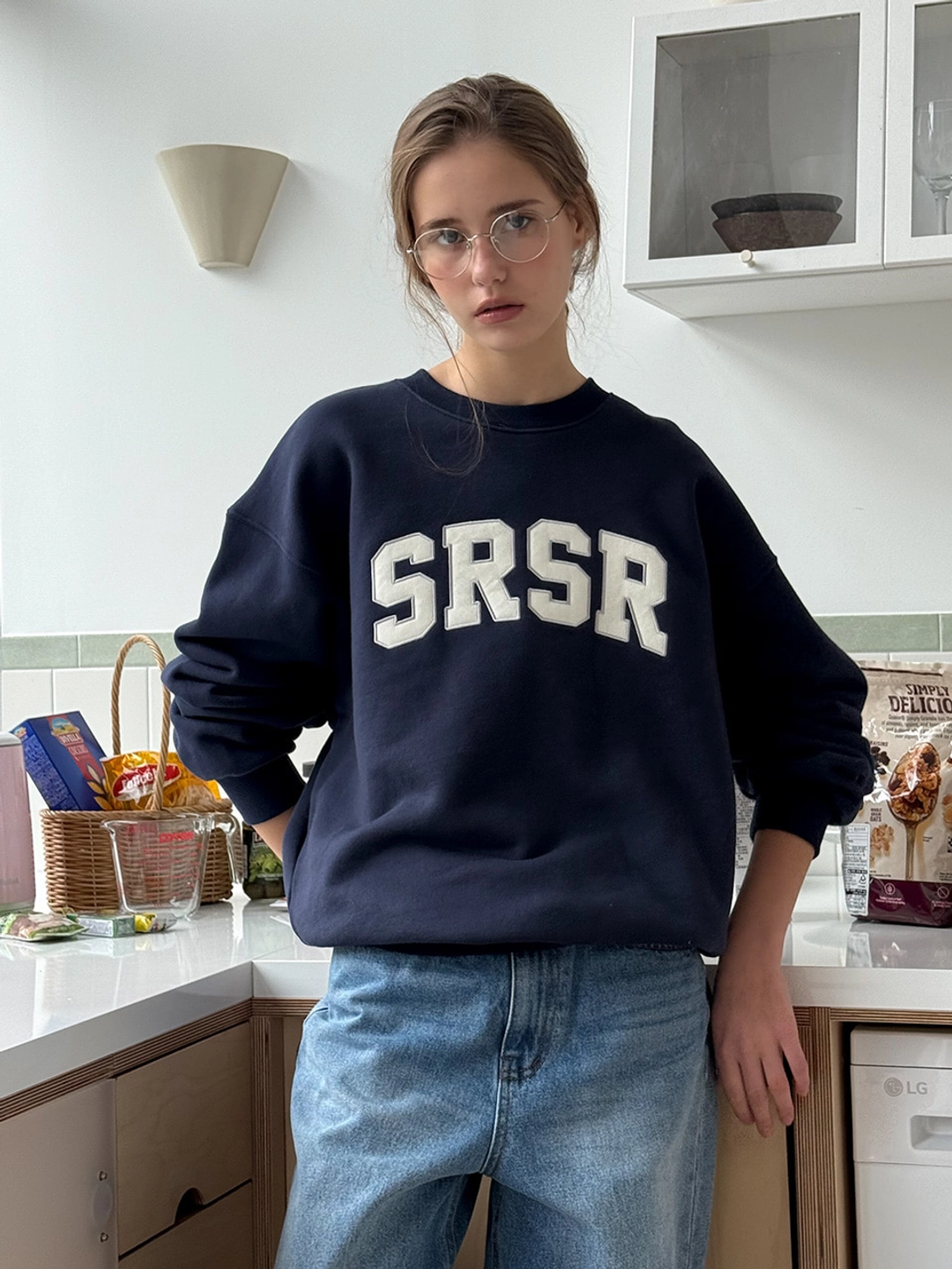 쏘이르 SRSR SIGNATURE SWEATSHIRT - NAVY 상품 이미지 2