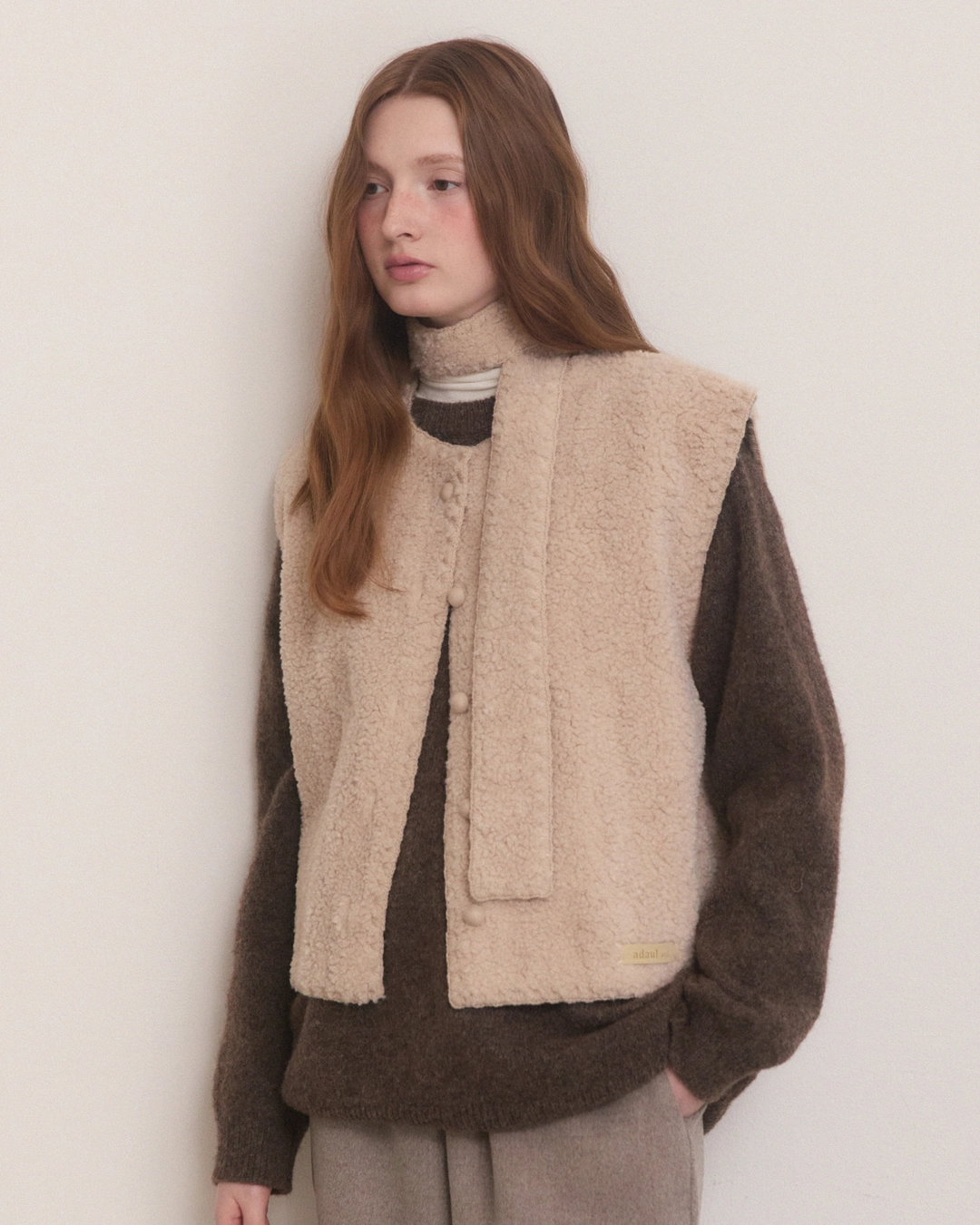 어다울 Suede button fleece muffler vest set - ash beige 상품 이미지 3