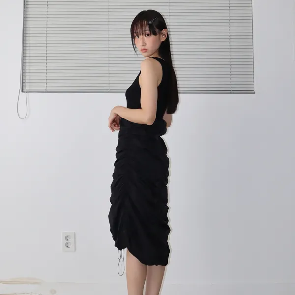 SLEEVELESS SHIRRING DRESS BLACK