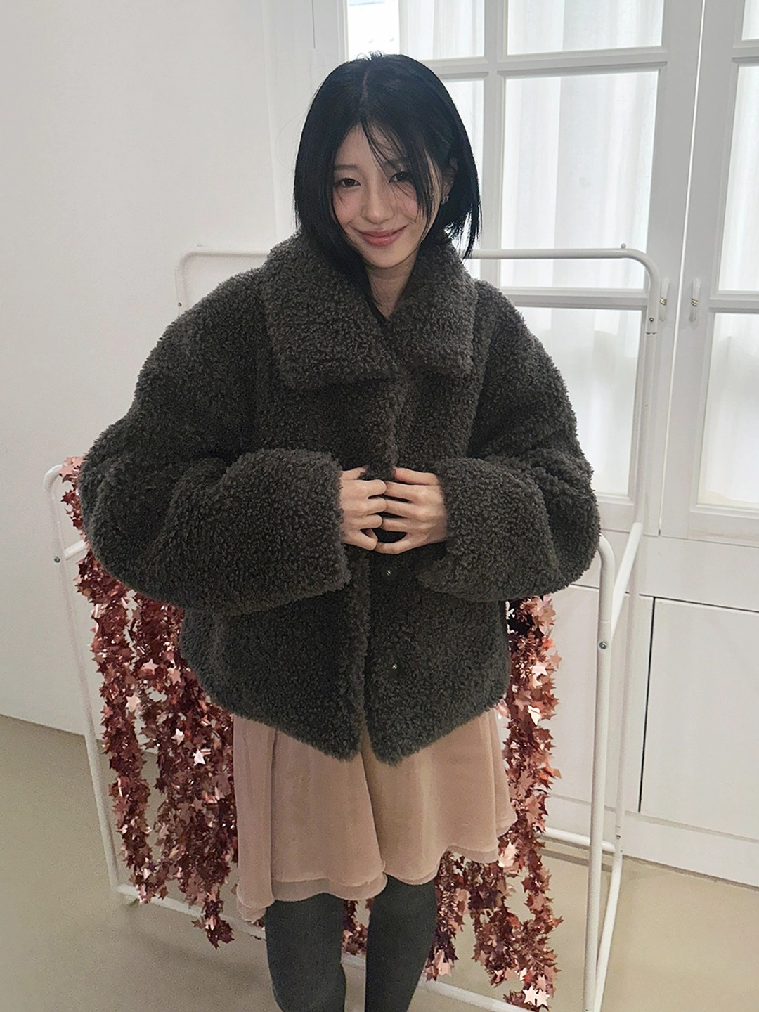 마가린핑거스 BOUCLE HIDDEN SNAP FUR JACKET (CHARCOAL) 상품 이미지 2