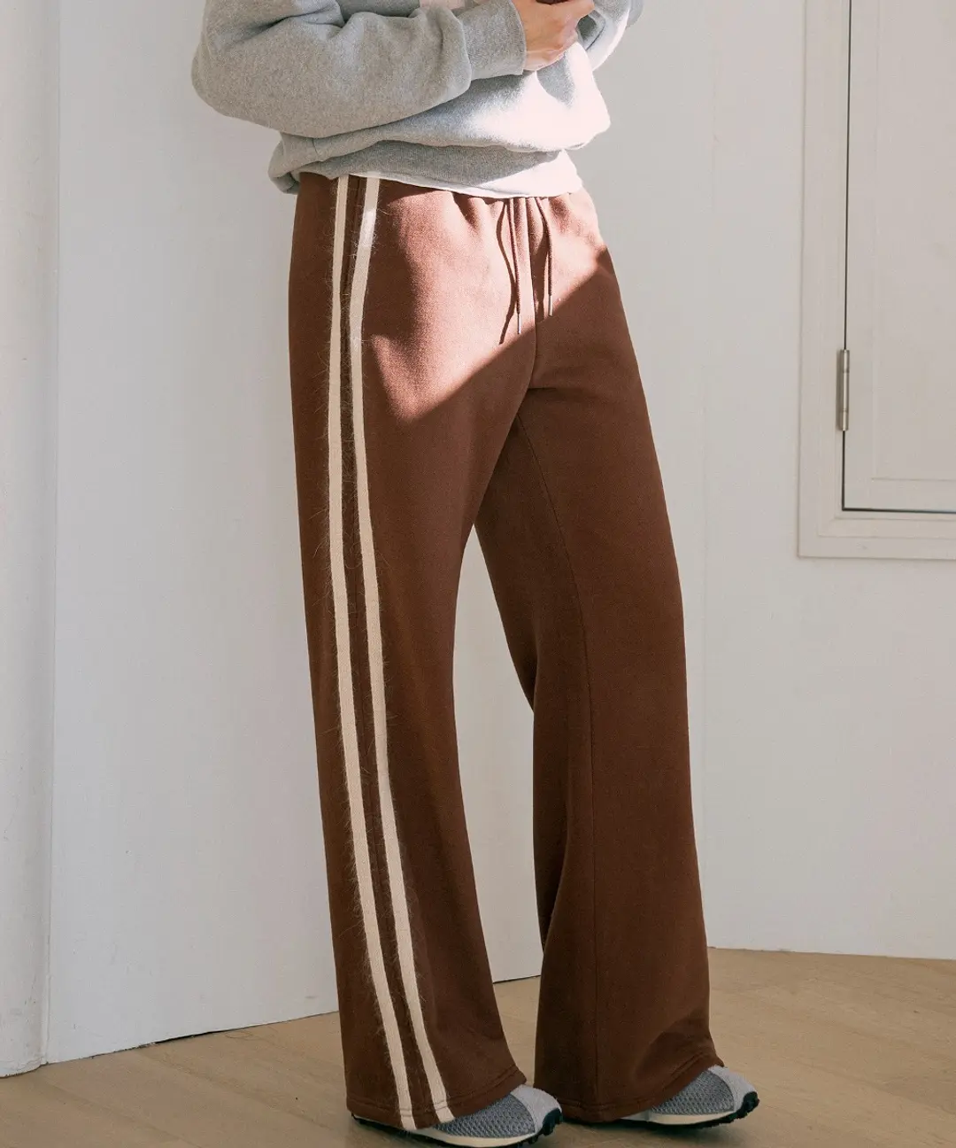반원 아뜰리에 P3220 와이드 트랙 팬츠_Brown 상품 이미지 2