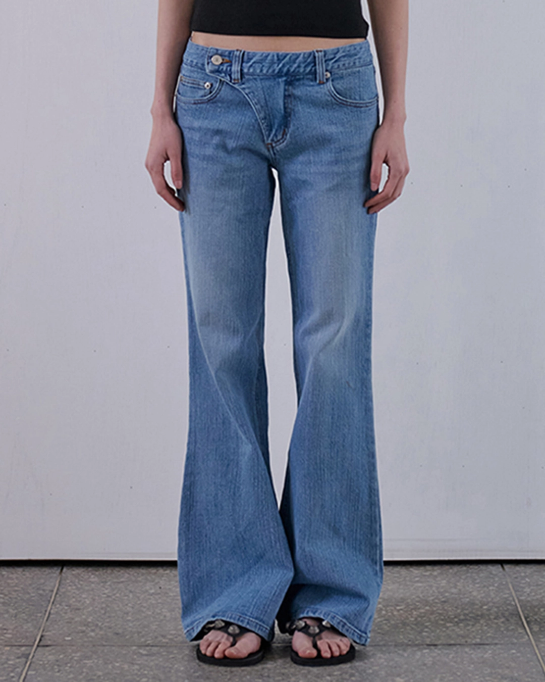 오데스 CONTOUR BOOTCUT JEANS - ICE BLUE 상품 이미지 1
