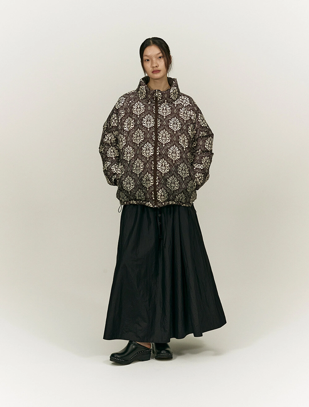 솔티페블 DAMASK PATTERN REVERSIBLE DOWN JUMPER [BROWN] 상품 이미지 2