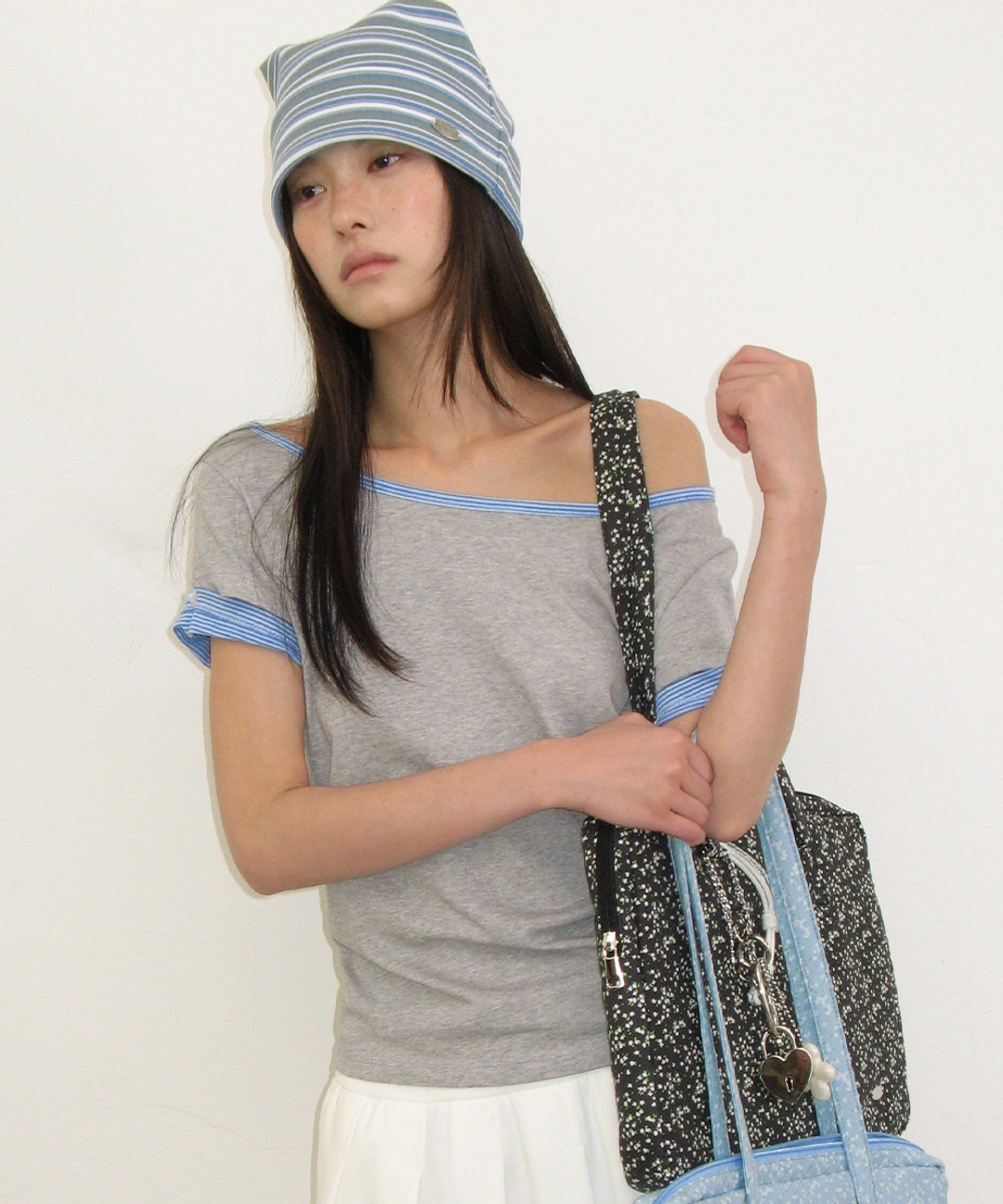 론론 HEART BUTTON ROLL UP LAYERED T SHIRT GREY 상품 이미지 1