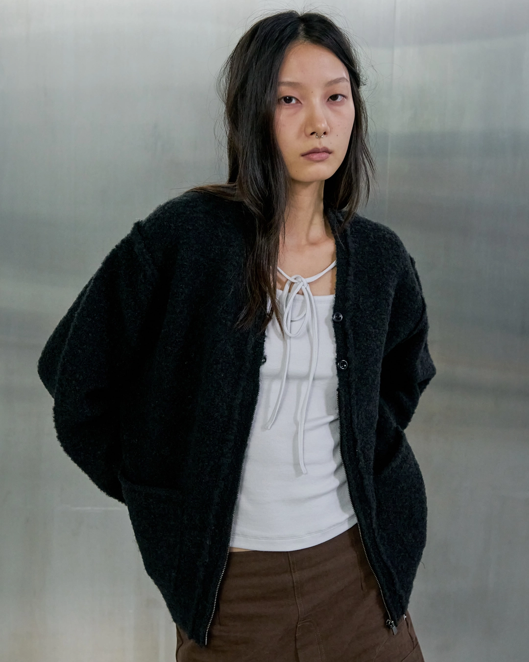 오데스 REVERSED BUTTON-ZIP CARDIGAN - CHARCOAL 상품 이미지 1