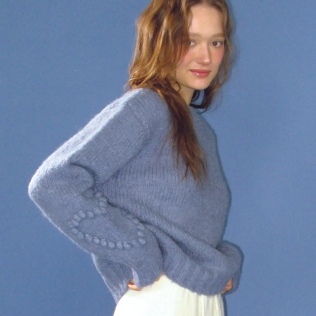 론론 HANDMADE HEART SLEEVE POINT PULLOVER KNIT DUSTY BLUE 상품 이미지 2