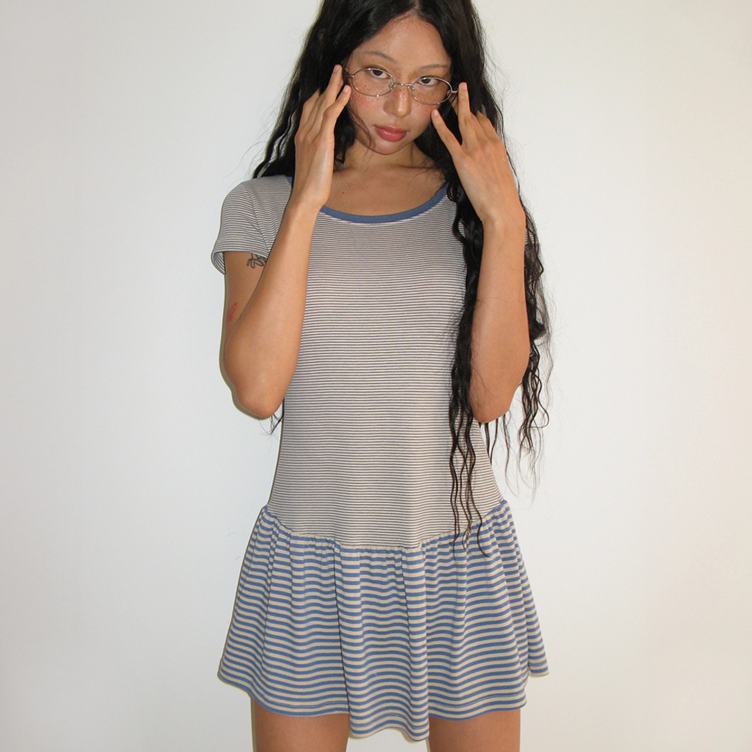 론론 MULTI LAYERED T SHIRT DRESS DEEP BLUE STRIPE 상품 이미지 1