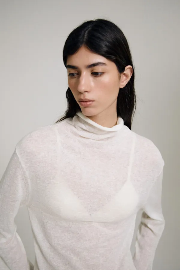 Banas Turtle Neck Knit (Ivory)